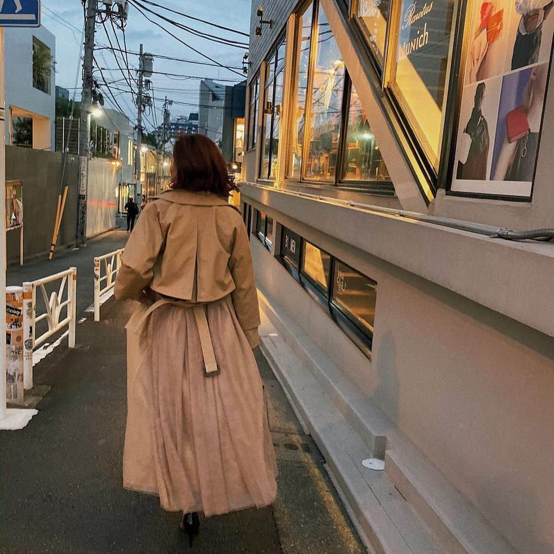 又来綾さんのインスタグラム写真 - (又来綾Instagram)「寒すぎるからもうアウターはマストで着ないと凍える🥶 昼間あったかい〜とか調子乗ってると風邪ひくと学んだ今日この頃。笑 私の周り今風邪ひいてる子多いからみんなも気をつけてね😭 . . . #stellaviana #fashion #outfit #ootd #make #motd #makeup #love #girl #happy #instagood #instadaily #instafashion #pic #秋コーデ #大人カジュアル #シンプルコーデ  #大人ファッション #キレイめコーデ #トレンチコート」10月28日 21時38分 - matarai_aya