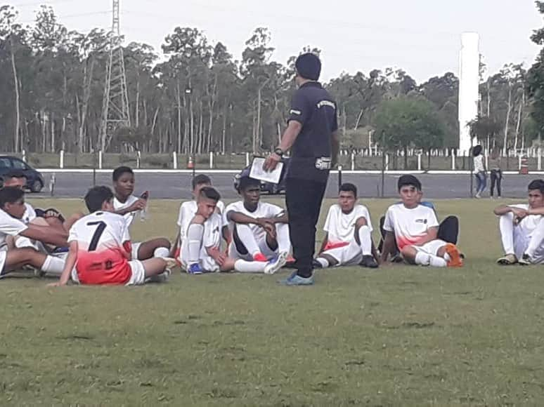 ジーコさんのインスタグラム写真 - (ジーコInstagram)「Primeira semana da Copa Zico em São Jose dos Campos - SP. Garotada animada e obrigado Rubens Junior pela confiança e Diogo e Ulisses pela presença.Também ao João Paulo, observador tecnico do Flamengo. Vamos com tudo.」10月28日 21時38分 - zico