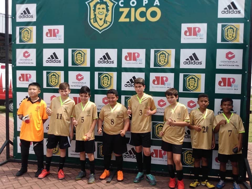 ジーコさんのインスタグラム写真 - (ジーコInstagram)「Primeira semana da Copa Zico em São Jose dos Campos - SP. Garotada animada e obrigado Rubens Junior pela confiança e Diogo e Ulisses pela presença.Também ao João Paulo, observador tecnico do Flamengo. Vamos com tudo.」10月28日 21時38分 - zico