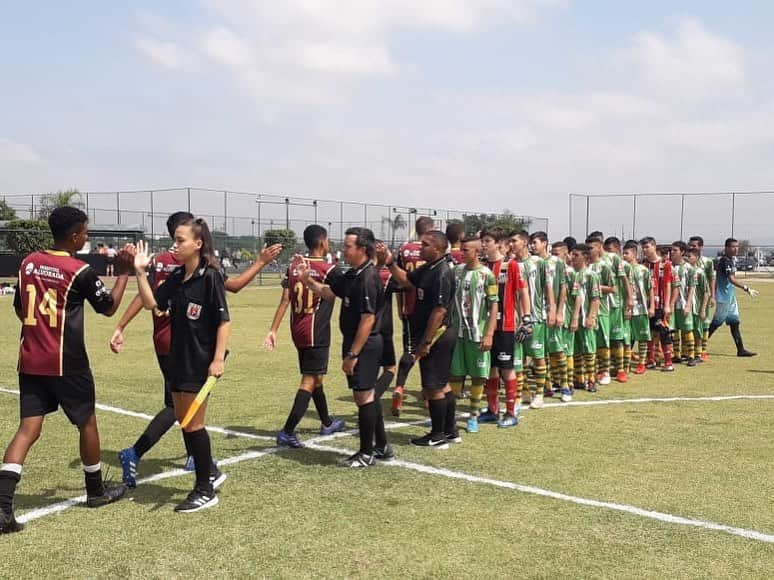 ジーコさんのインスタグラム写真 - (ジーコInstagram)「Primeira semana da Copa Zico em São Jose dos Campos - SP. Garotada animada e obrigado Rubens Junior pela confiança e Diogo e Ulisses pela presença.Também ao João Paulo, observador tecnico do Flamengo. Vamos com tudo.」10月28日 21時38分 - zico