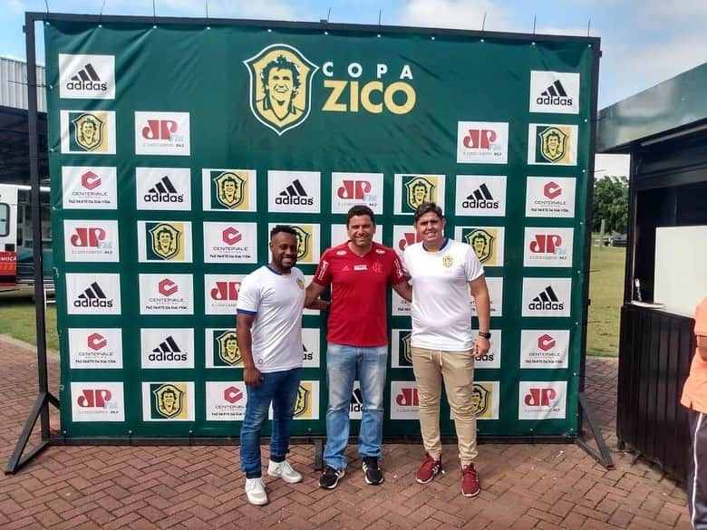 ジーコさんのインスタグラム写真 - (ジーコInstagram)「Primeira semana da Copa Zico em São Jose dos Campos - SP. Garotada animada e obrigado Rubens Junior pela confiança e Diogo e Ulisses pela presença.Também ao João Paulo, observador tecnico do Flamengo. Vamos com tudo.」10月28日 21時38分 - zico