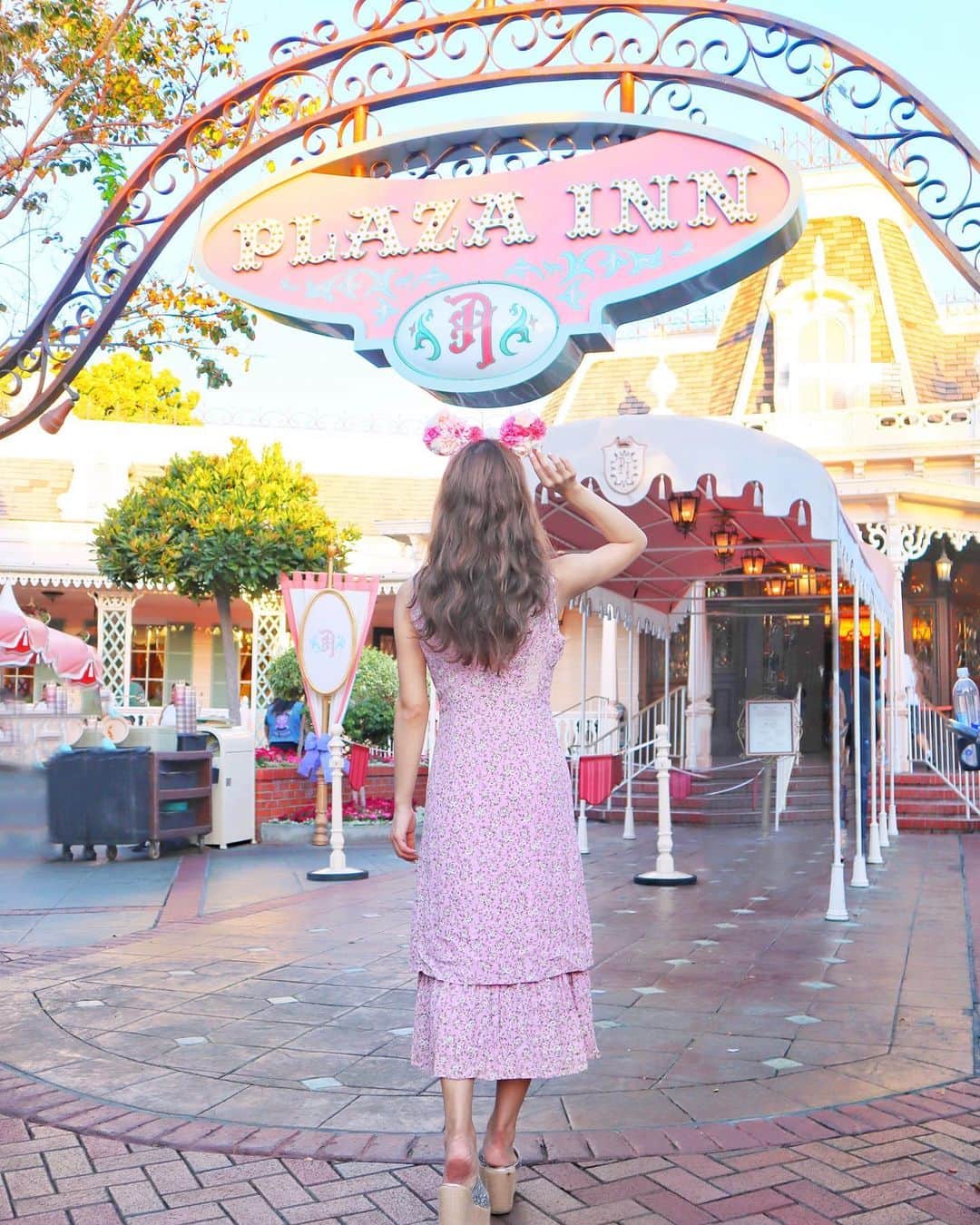 小沼瑞季さんのインスタグラム写真 - (小沼瑞季Instagram)「💒💗✨﻿ ﻿ ﻿ アナハイムディズニーの﻿ 朝食ブュッフェができる『PLAZA INN』🍽🥐💕﻿ ピンクのお店が可愛すぎて😭💗﻿ ﻿ パーク内唯一のキャラクターダイニングみたい！﻿ 次回は予約してキャラグリしたいな〜📷❣️﻿ ﻿ ﻿ カリフォルニアディズニーではずっと﻿ ミニーちゃんのiPhoneケース使ってた📱💕﻿ ちゅーしてて可愛い😘﻿ ﻿ ﻿ #Californiadisneyland#california#Anaheimdisneyland#Californiaadventure#disneycaliforniaadventure#カリフォルニアディズニー#カリフォルニアディズニーランド#ディズニーランド#アナハイムディズニー#カリフォルニア#WAYLLY#pr#ウェイリー#私は自ら気まぐれる#みいきとらべる✈️#みいきディズニー🏰💞」10月28日 21時48分 - mizukikonuma