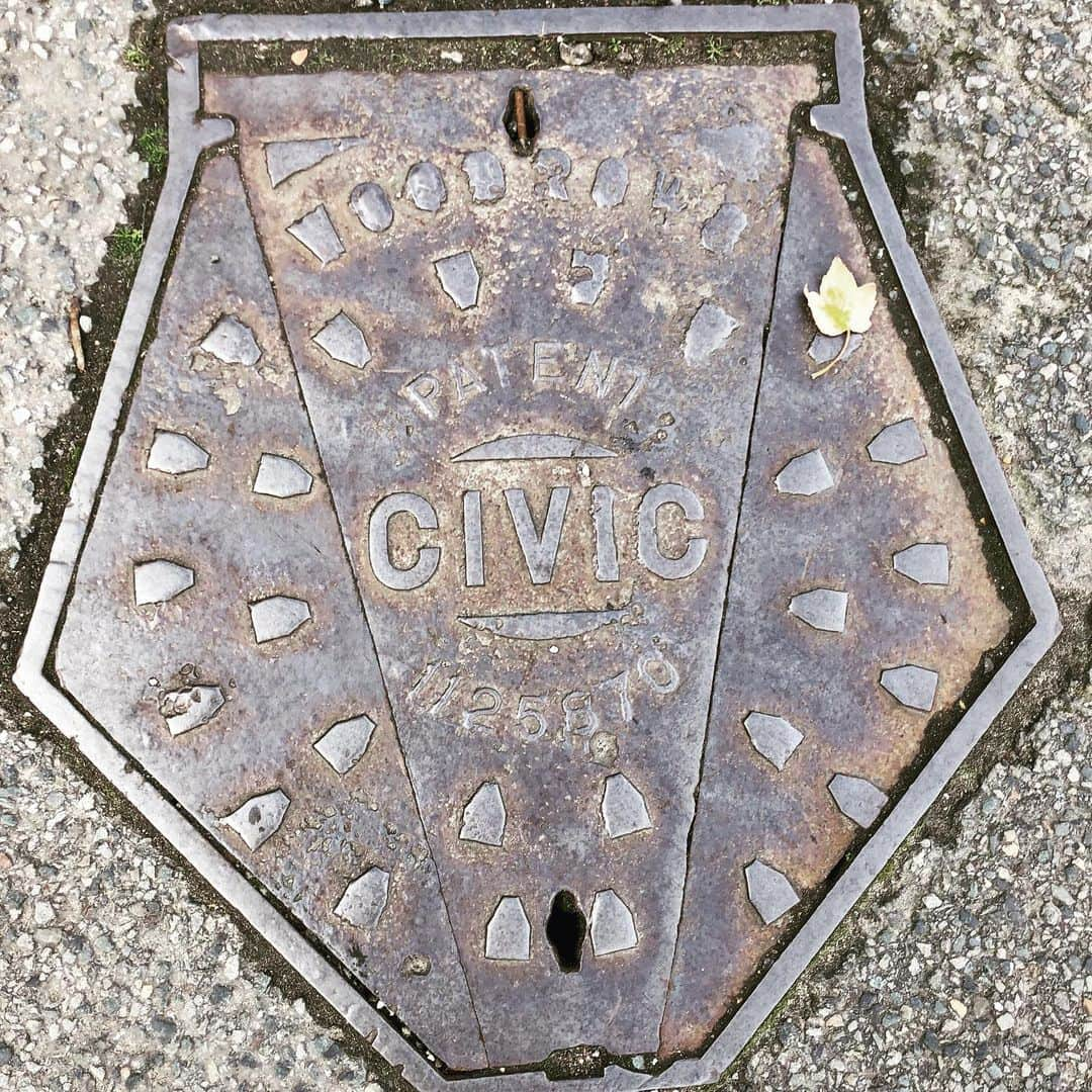 岡倫之さんのインスタグラム写真 - (岡倫之Instagram)「Weymouth manhole #manhole  #manholecover #hobby #object #art #artwork #instagood #GOK #GreatOKharn #UK #england #weymouth #マンホール #マンホーラー #インスタ映え #芸術 #アート #趣味 #漢 #下を向いて歩こう #海外マンホール #外国マンホール #海外のマンホール #外国のマンホール  #オーカーン #英国 #イギリス #イングランド #ウェーマス」10月28日 22時05分 - great_o_khan