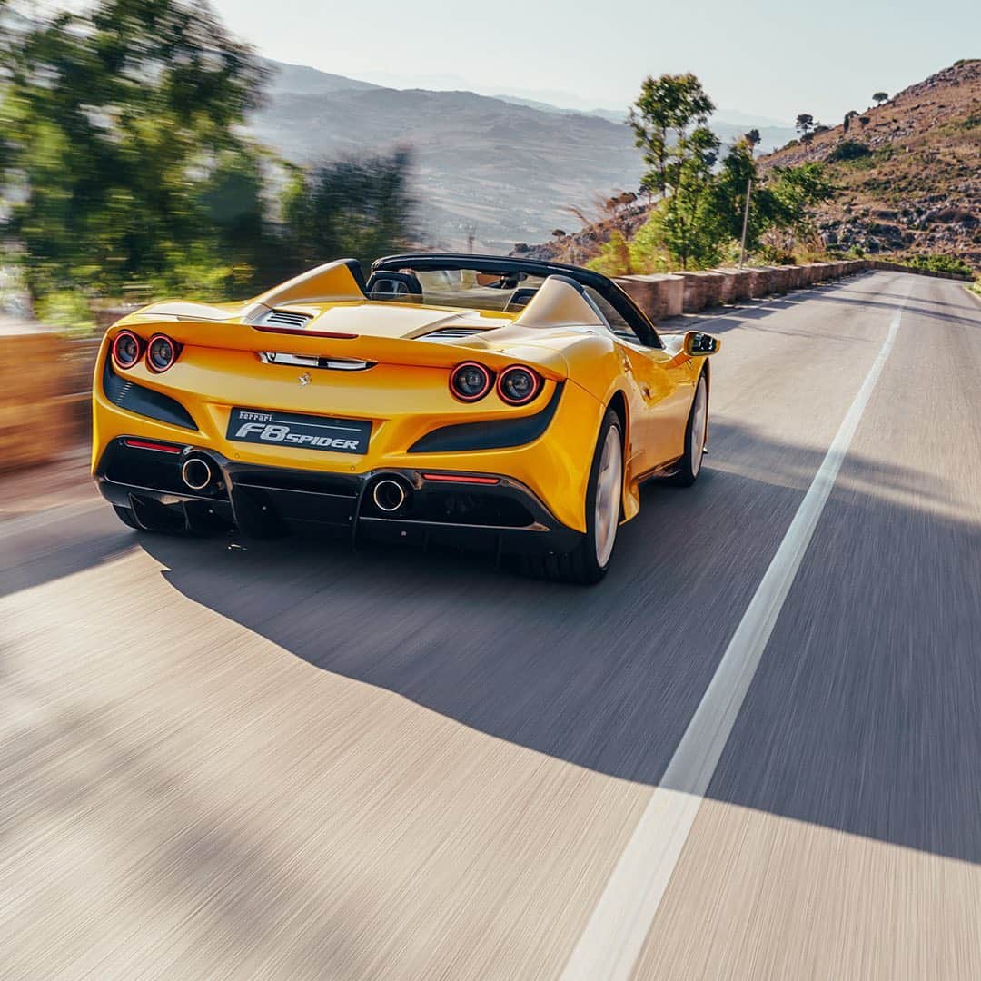 CARLiFESTYLEさんのインスタグラム写真 - (CARLiFESTYLEInstagram)「Which Ferrari 🍑 do you like better? Photo by @ferrari #carlifestyle #sf90stradale #f8tributo」10月28日 22時17分 - carlifestyle