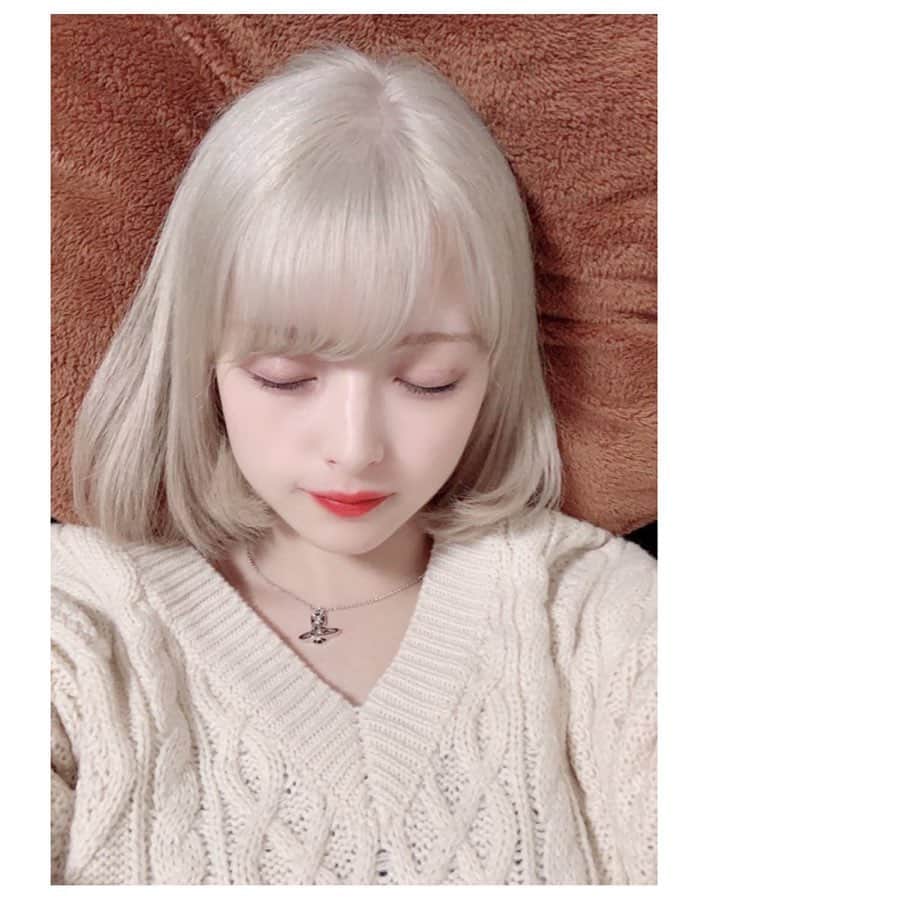 木村葉月さんのインスタグラム写真 - (木村葉月Instagram)「天才美容師小西さんの手によって綺麗なハイトーンカラーを手に入れることが出来ました。念願の.嬉しい~( ; ∞ ; ) 期間限定なので会いに来てね🧠🤚🏻 #金髪ボブ」10月28日 22時18分 - 82ki_82ki
