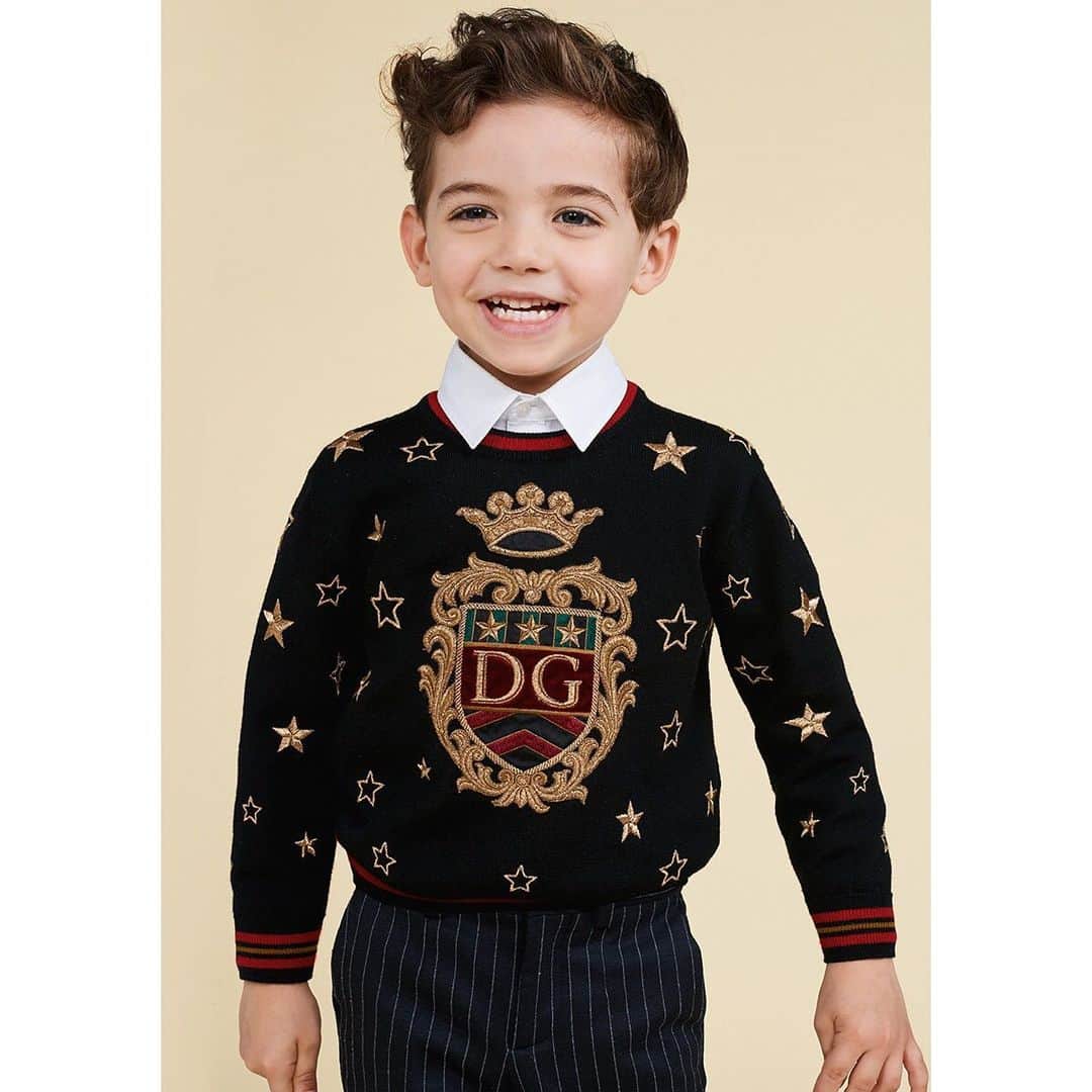 ドルチェ&ガッバーナさんのインスタグラム写真 - (ドルチェ&ガッバーナInstagram)「This royal knitwear with heraldic symbols is the added touch of elegance for little gentlemen. #DGBambino #DGFamily」10月28日 22時43分 - dolcegabbana