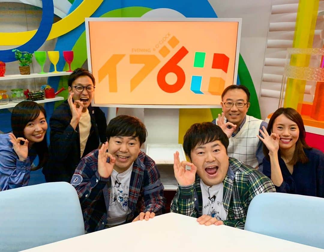 たくやのインスタグラム：「月曜日はイブ６プラス  番組終了後、ロゴの入ったモニターが消える前に慌てて写真撮影。  皆さん！栃木の夕方はイブ６プラス 見てねー  #とちぎテレビ #イブ６プラス  #永井塁 #元田芳 アナ #中矢邦子 アナ #田代大輔 さん」