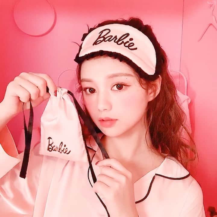 Chuuのインスタグラム：「Finally we’ve got Barbie x chuu collaboration! It will be released on 29th of Oct 12:00 PM (Local time in Seoul)💕」