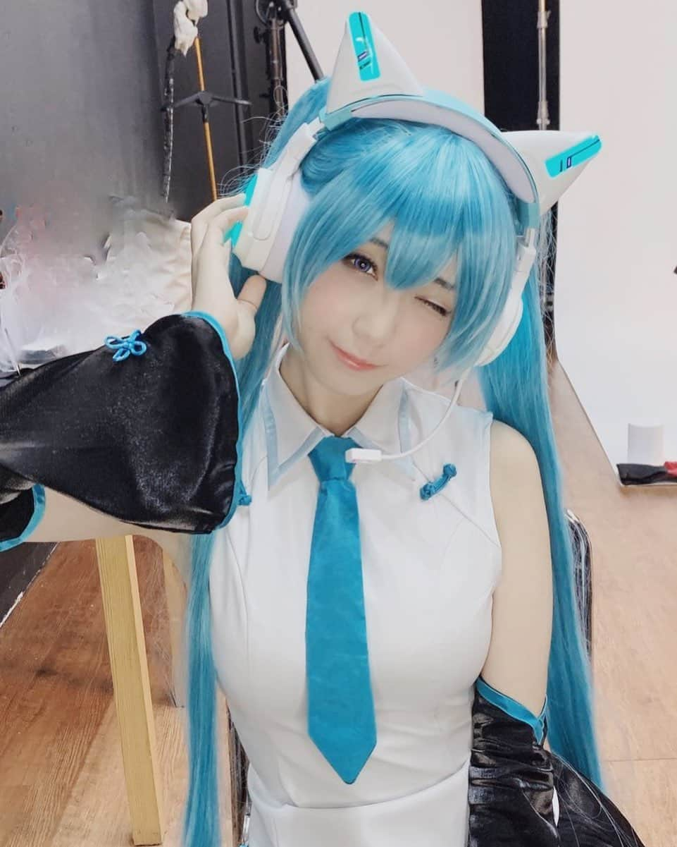 伊織もえさんのインスタグラム写真 - (伊織もえInstagram)「初音ミク🎶  #初音未来 #cos #cosplay #cosplaygirl #初音ミクコスプレ」10月28日 22時59分 - moe_five