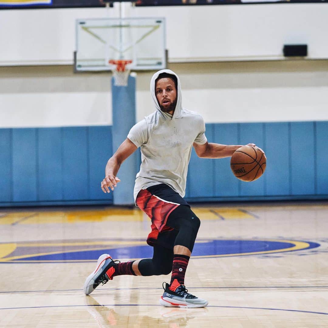 Under Armour Basketballさんのインスタグラム写真 - (Under Armour BasketballInstagram)「At every level @Stephencurry30 has faced an uphill battle.  This season, he’s an underdog once again.  The #Curry7 UNDRTD is dedicated to underestimated athletes at every level.  Available 11.1」10月28日 23時00分 - uabasketball