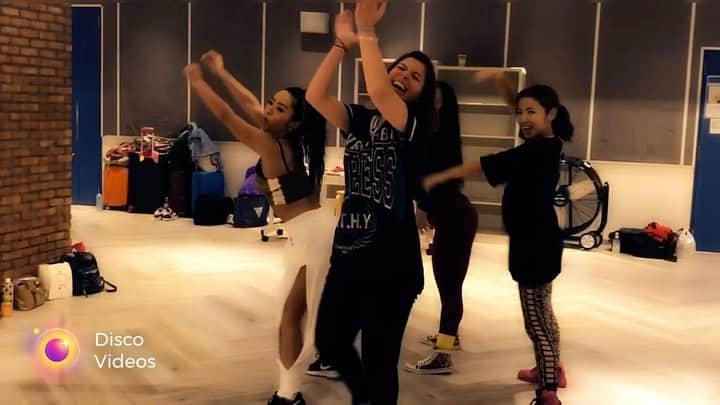 AMIIIIのインスタグラム：「. Spainから来日したIreneのreggaeton lesson⚡️ . 🎤:COMO UN BEBE..💋 @jbalvin @badbunnypr . 💃choreo: @irene.pallares . #comounbebe #jbalvin #badbunnypr #dance #reggaeton  #ダンス #レゲトン」