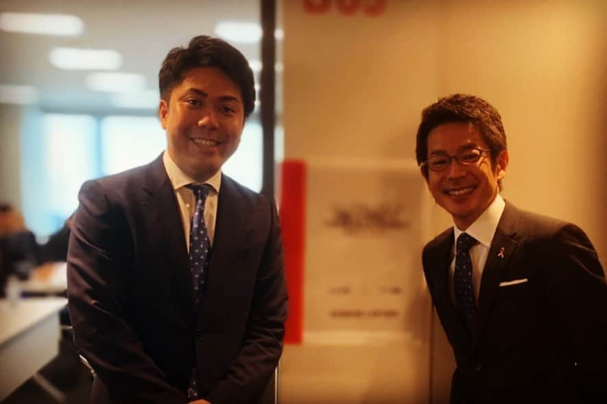 清水健さんのインスタグラム写真 - (清水健Instagram)「. #赤堀弁護士 とセミナー講師を。  変わらず頼りになります。 勉強になりました。 皆様にありがとうございます。  #清水健講演会 ／出演依頼等 清水健オフィシャルホームページ #112日間のママ #シミケン 。  11月9日は、#明石市 で、 #清水健 チャリティー講演会です。  2019年10月#ピンクリボン月間  ピンクに染まる心のリボン 今日も多くの場で結ばれていますように。  #記者会見 #セミナー  #弁護士ドットコム」10月28日 23時04分 - shimizuken.official