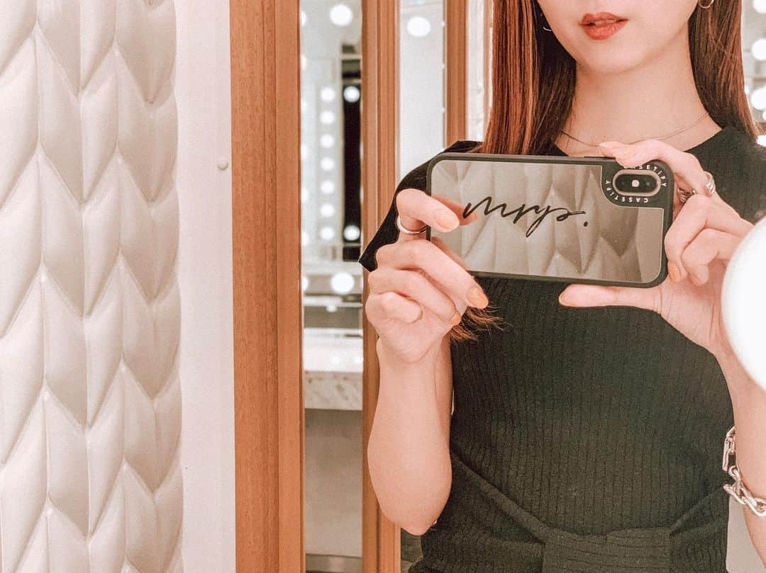 神林真里さんのインスタグラム写真 - (神林真里Instagram)「今のiPhoneケースは ⁣@CASETiFY のミラーケース🤳💋💋💋﻿ おしゃれでしょ😘﻿ ささっとリップ塗り直したりできるからほんとに便利✌️✌️﻿ 好きなワード入れられるよ🤫🔥﻿ ﻿ ﻿ ﻿ ﻿ ﻿ ﻿ ﻿ ﻿ ﻿ ﻿ ﻿ ﻿ ﻿ ﻿ ﻿ ⁣#CASETiFY #CASETiFYミラーケース #StateYourCase #iphonecase #iphonexs #gift #スマホケース #iphoneケース #おしゃれ #ファッション #お気に入り #プレゼント」10月28日 23時29分 - maripo_jp