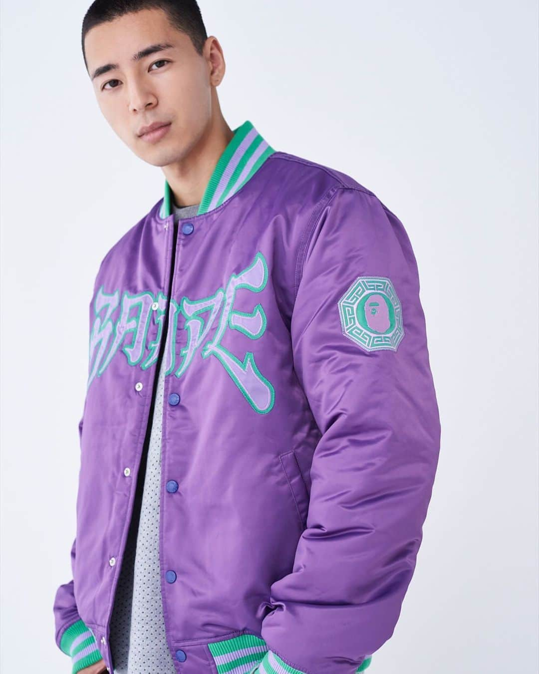 ア ベイシング エイプさんのインスタグラム写真 - (ア ベイシング エイプInstagram)「SATIN VARSITY JACKET available in purple and black. Release on Saturday, November 2nd. #bape」10月28日 23時24分 - bape_japan