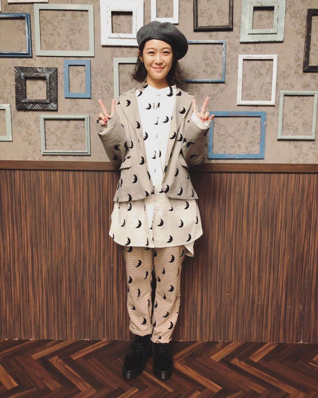 のインスタグラム：「今週の関内デビル😈 加村真美さんの衣装はこんな感じ⚡️ #今週のデビルウェア  #関内デビル #加村真美 #カム #styling #moon #wear #coordinate #l4l #f4f #smile」