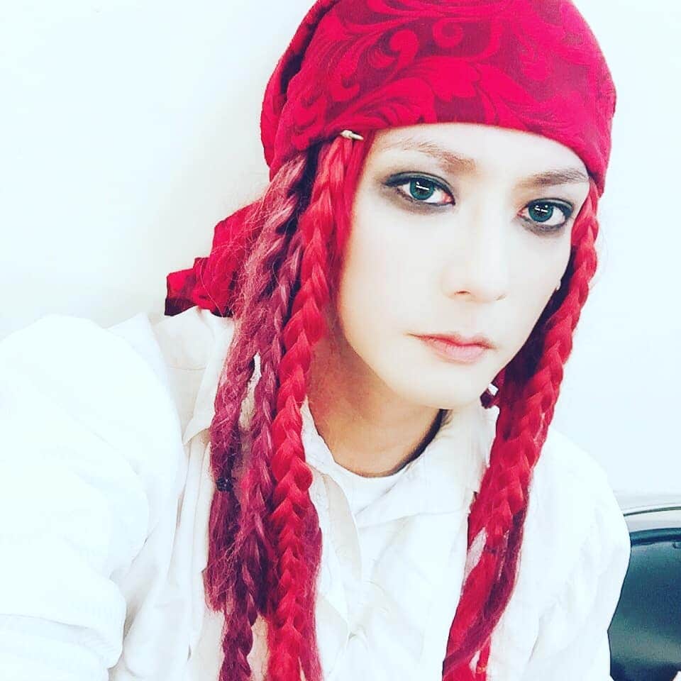のインスタグラム：「おやすみ💤」