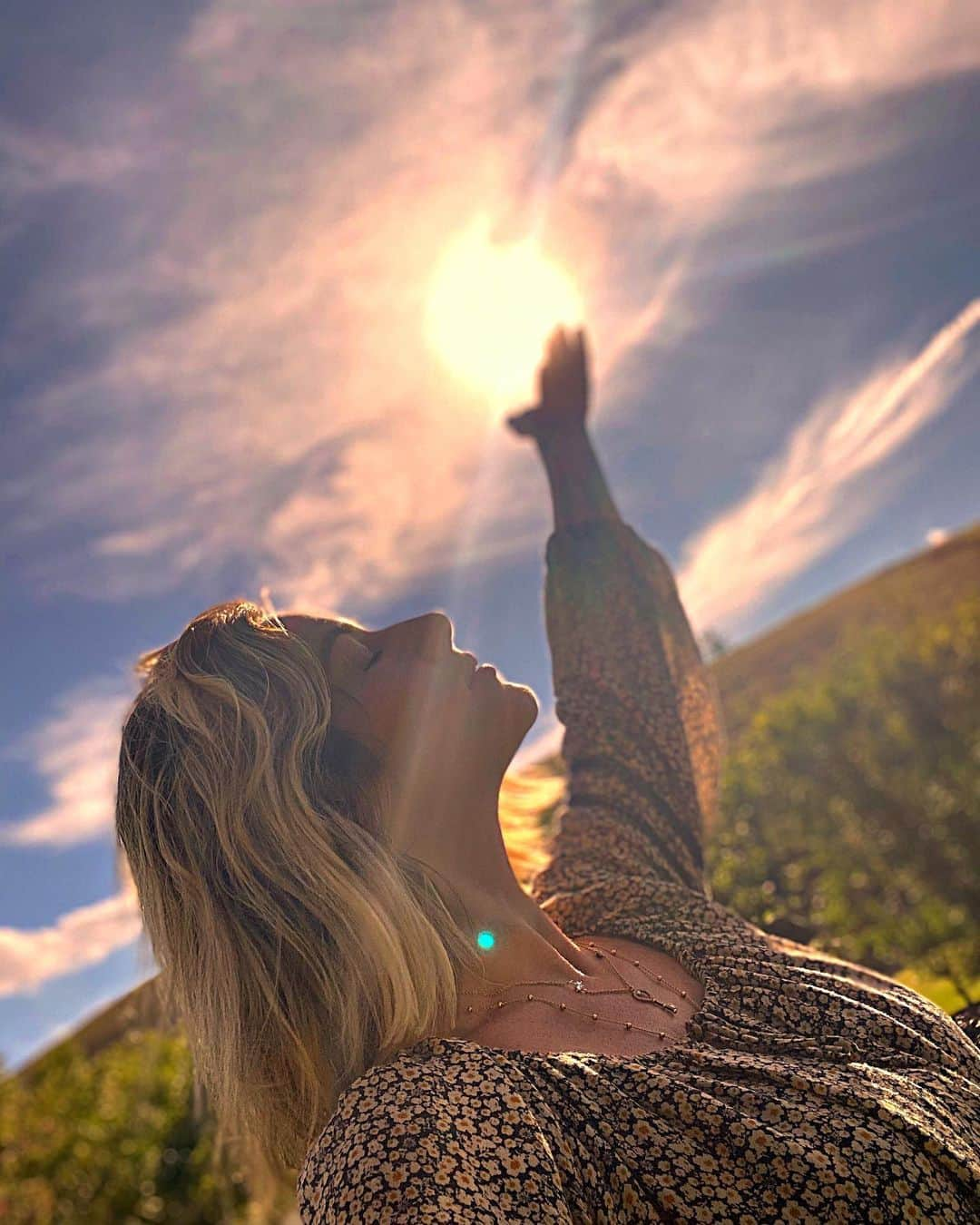 Giovanna Ewbankさんのインスタグラム写真 - (Giovanna EwbankInstagram)「“Quero ver o sol nascer de novo aqui Pra despertar todo aquilo que senti Guardei por nós nesse lugar Você é um pedaço em mim Eu quero viver em teus braços pra sempre Pra sempre...” 🌻✨✨✨」10月28日 23時41分 - gioewbank