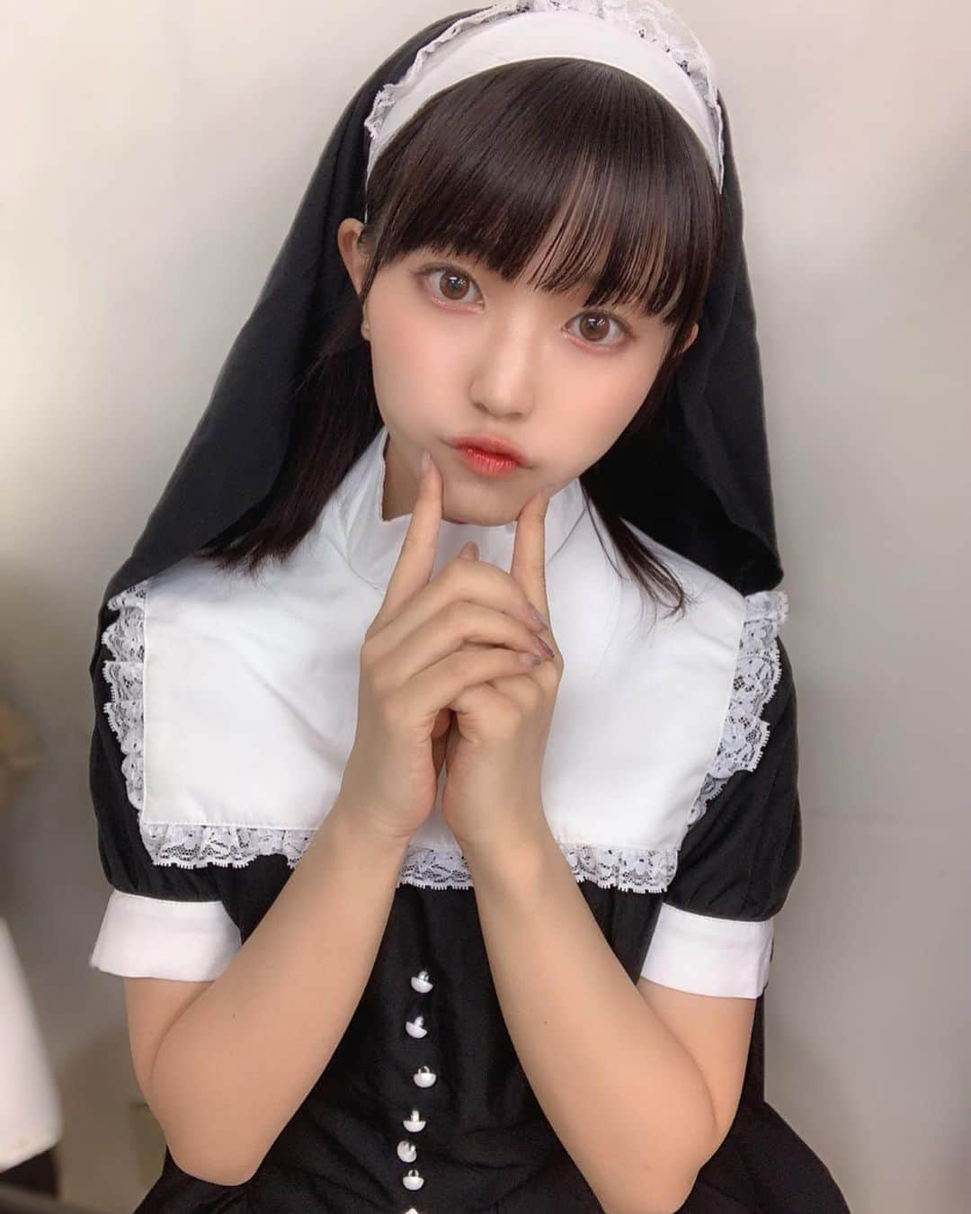 坂東遥さんのインスタグラム写真 - (坂東遥Instagram)「今日は シスターになりました💒🧟‍♀️ いつもよりちょい濃いめにハロウィンメイクしてみた💄さいきん、色っぽいって言われる、絶対うそだよー🤢🤢🤢 ・ ・ #ハロウィン #ハロウィンコスプレ #シスター #ハロウィンメイク #シースルー前髪 #暗髪 #リップ #3ce #idol #followｍe #japanesegirl」10月28日 23時43分 - b.haruka1103