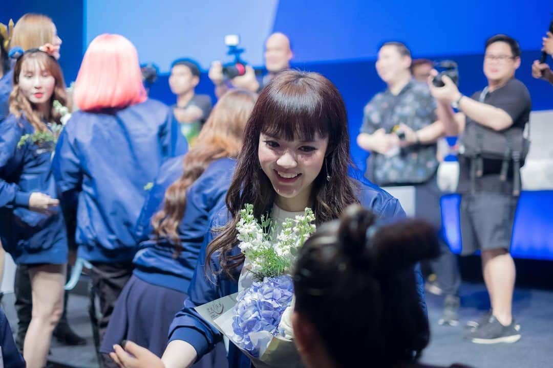 YingTzeさんのインスタグラム写真 - (YingTzeInstagram)「🌟 Thailand Game Show 🌟 It’s an honor to be featured in “ Women in Gaming “ by @facebookgaming !  Can be here today because of YOU ~ yes you who always watch my live gaming streams everyday , same time same place. Thank you #TeamYTZ. ❤️ _ Usually I’m very afraid of stage photos but @kattokattiya took a lot of nice photos for me ~ thank youuu Katto !  _ 📸 @kattokattiya  #blessed #facebookgaming #tgs2019 #thailandgameshow #ytzgaming #womeningaming #facebookgamingcreators」10月28日 23時56分 - yingtze