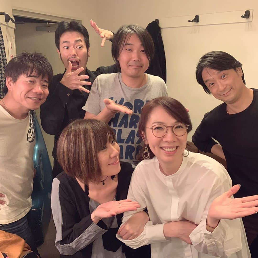 樹里咲穂さんのインスタグラム写真 - (樹里咲穂Instagram)「今井清隆さんのライブへ💕癒しボイスの歌と自由すぎるトークで泣いたり笑ったり😭すると…今日お誕生日の方は？？あ、わたしです…的な感じで挙手（笑）そしたら会場の皆様でハッピーバースデーを歌ってくださいました❤️🎂まさかの盛大なバースデー笑ほんと幸せ者✨きーよさんに感謝✨優しすぎでしょ😂 そしてYUKAちゃんバンドのみなさんにもお祝いしてもらっちゃった🎂✨✨ ほんとたのしかったー💓💓💓」10月28日 23時47分 - juripyon1028