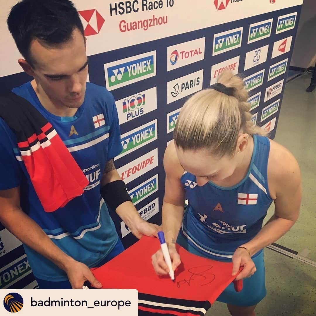 ガブリエル・アドコックさんのインスタグラム写真 - (ガブリエル・アドコックInstagram)「Keep your eyes 👀 peeled on @badminton_europe’s Instagram tomorrow to find out how to win a signed dress by me and @adcock_chris! It’s our favourite kit yet ❤️🖤 @yonex_badminton #signeddress #competition」10月28日 23時57分 - gabbyadcock1