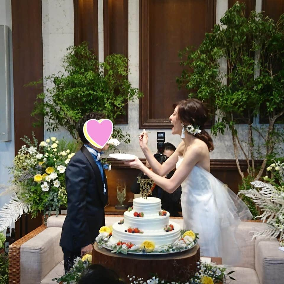 矢田部ゆかさんのインスタグラム写真 - (矢田部ゆかInstagram)「2019/10/06 sun. Charmy happy wedding♡ 綺麗だった😍 花嫁に自撮りさせる私たち👰 変わらぬ自然体ちゃーみー🤳  パーマ大佐さんの余興も 島田秀平さんの手相Vも楽しかったよ😘  #アナウンサー #お友達 #weddingparty #表参道」10月29日 0時12分 - yucaparis93