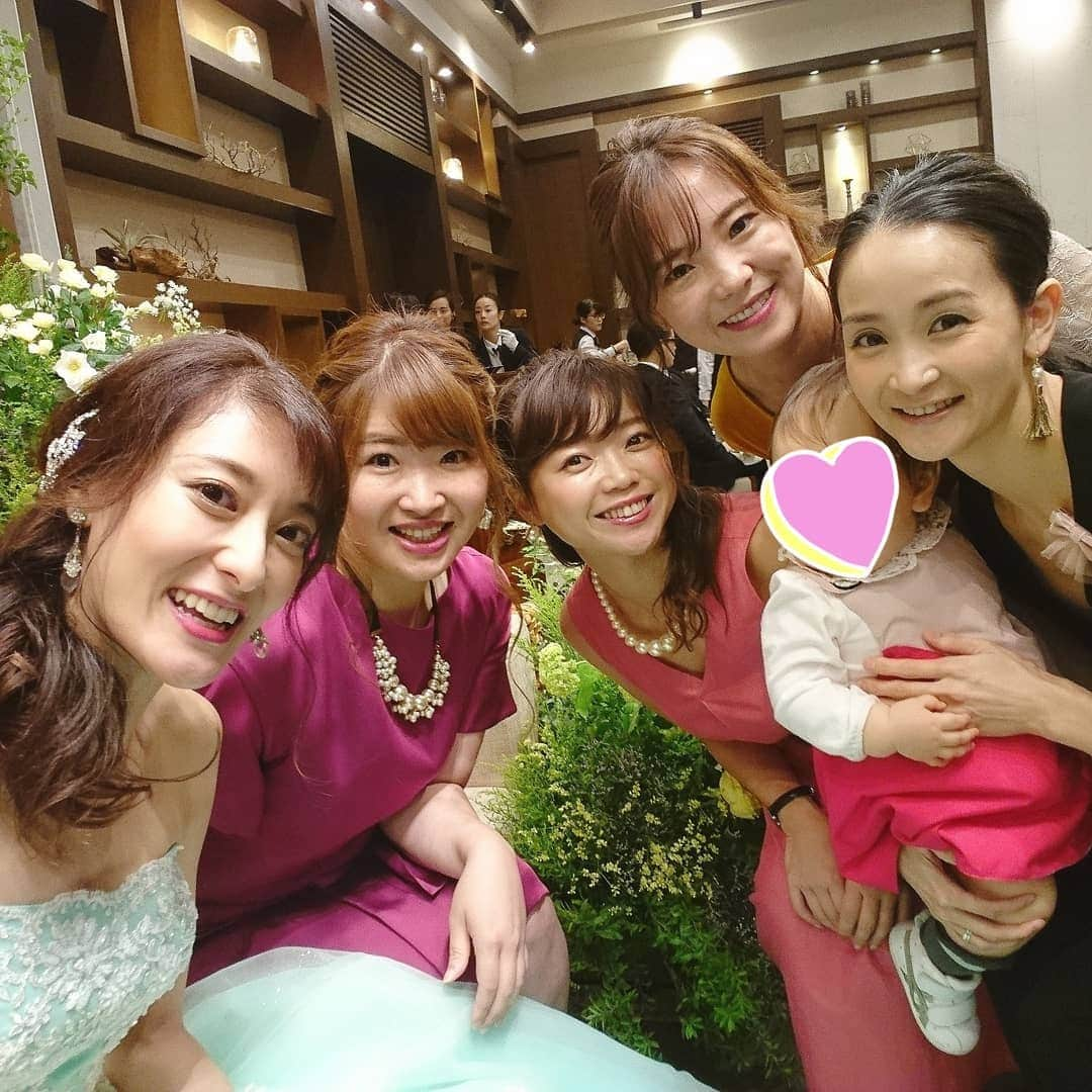 矢田部ゆかさんのインスタグラム写真 - (矢田部ゆかInstagram)「2019/10/06 sun. Charmy happy wedding♡ 綺麗だった😍 花嫁に自撮りさせる私たち👰 変わらぬ自然体ちゃーみー🤳  パーマ大佐さんの余興も 島田秀平さんの手相Vも楽しかったよ😘  #アナウンサー #お友達 #weddingparty #表参道」10月29日 0時12分 - yucaparis93