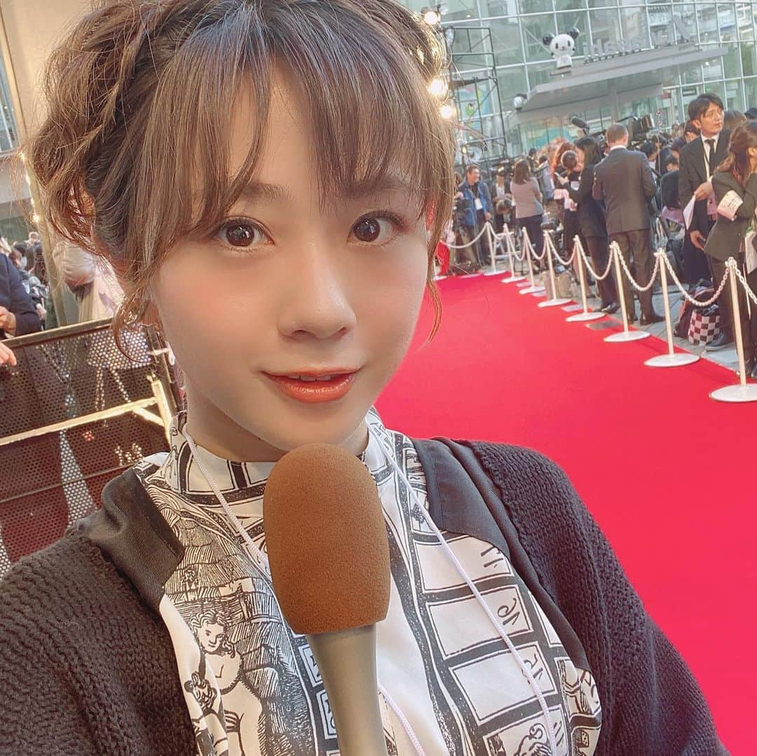 安住麻里さんのインスタグラム写真 - (安住麻里Instagram)「本日は　#東京国際映画祭 取材にいってきました！  華やかオブ華やかな空間、あふれる熱気、それぞれの映画を背負う熱い気持ちがたくさんの人に伝わっていくまさに発信地でした！ 『男はつらいよ　お帰り寅さん』 山田洋次監督などなどにお話伺いましたよ！　#BSテレ東　#シネマ・アディクト　ぜひチェックしてください！オンエア日などはまた同じアカウント名のTwitterなどにかいていくとおもいますーーー！  よろしくねーーー！  #映画祭　#リポーター　#レポーター　#お仕事　#六本木ヒルズ  @tokyo_intl_film_festival  @tiff_stagram_  @tiffgakusei」10月29日 0時28分 - azumari12