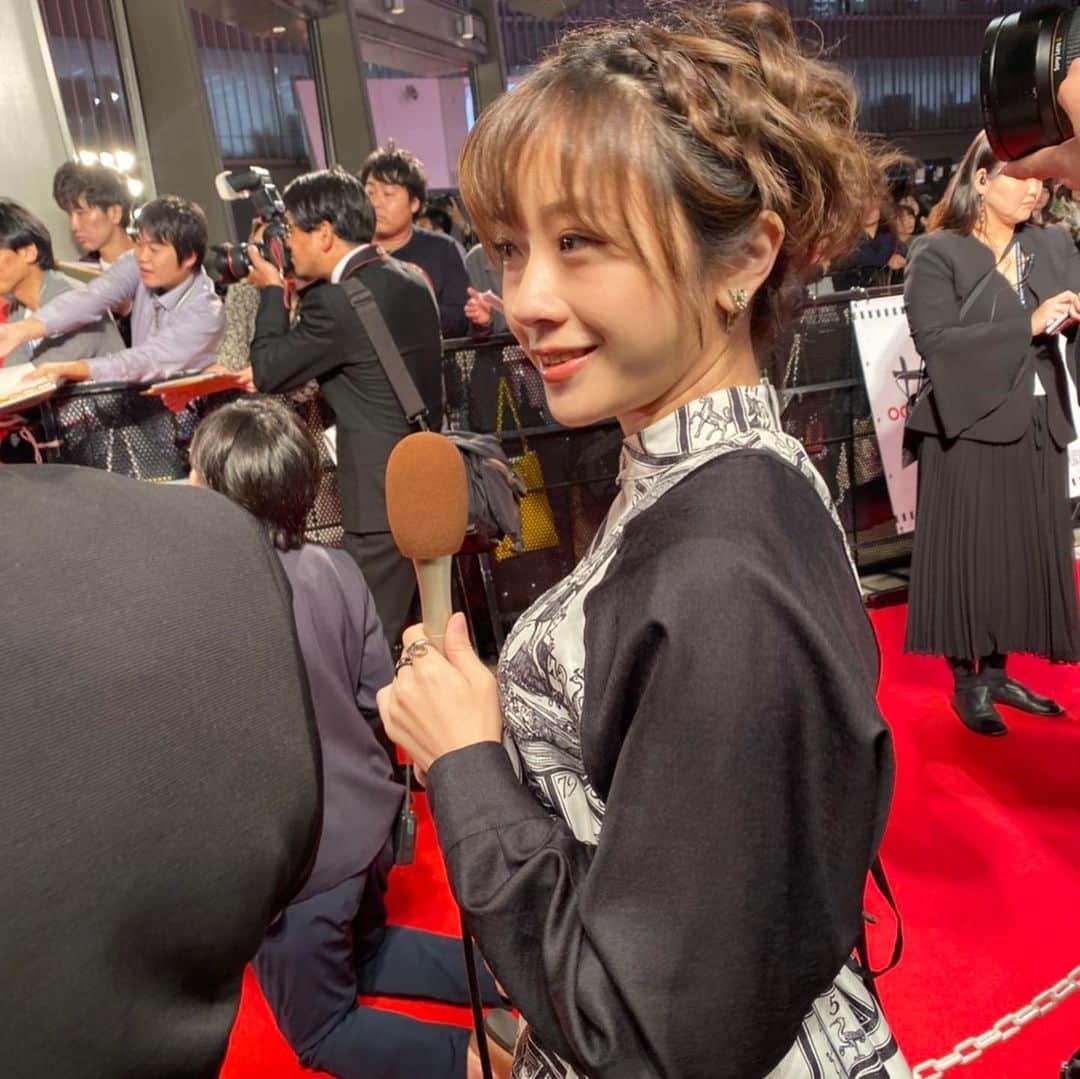 安住麻里さんのインスタグラム写真 - (安住麻里Instagram)「本日は　#東京国際映画祭 取材にいってきました！  華やかオブ華やかな空間、あふれる熱気、それぞれの映画を背負う熱い気持ちがたくさんの人に伝わっていくまさに発信地でした！ 『男はつらいよ　お帰り寅さん』 山田洋次監督などなどにお話伺いましたよ！　#BSテレ東　#シネマ・アディクト　ぜひチェックしてください！オンエア日などはまた同じアカウント名のTwitterなどにかいていくとおもいますーーー！  よろしくねーーー！  #映画祭　#リポーター　#レポーター　#お仕事　#六本木ヒルズ  @tokyo_intl_film_festival  @tiff_stagram_  @tiffgakusei」10月29日 0時28分 - azumari12