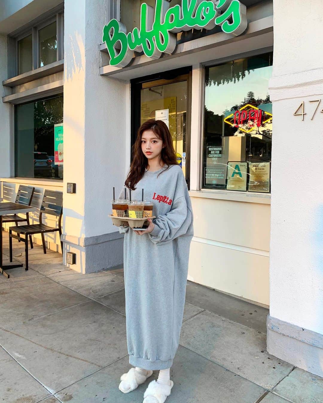 Chuuさんのインスタグラム写真 - (ChuuInstagram)「Start your day in LA!☕️#chuuLA #chuuseoul」10月29日 0時31分 - chuu_official