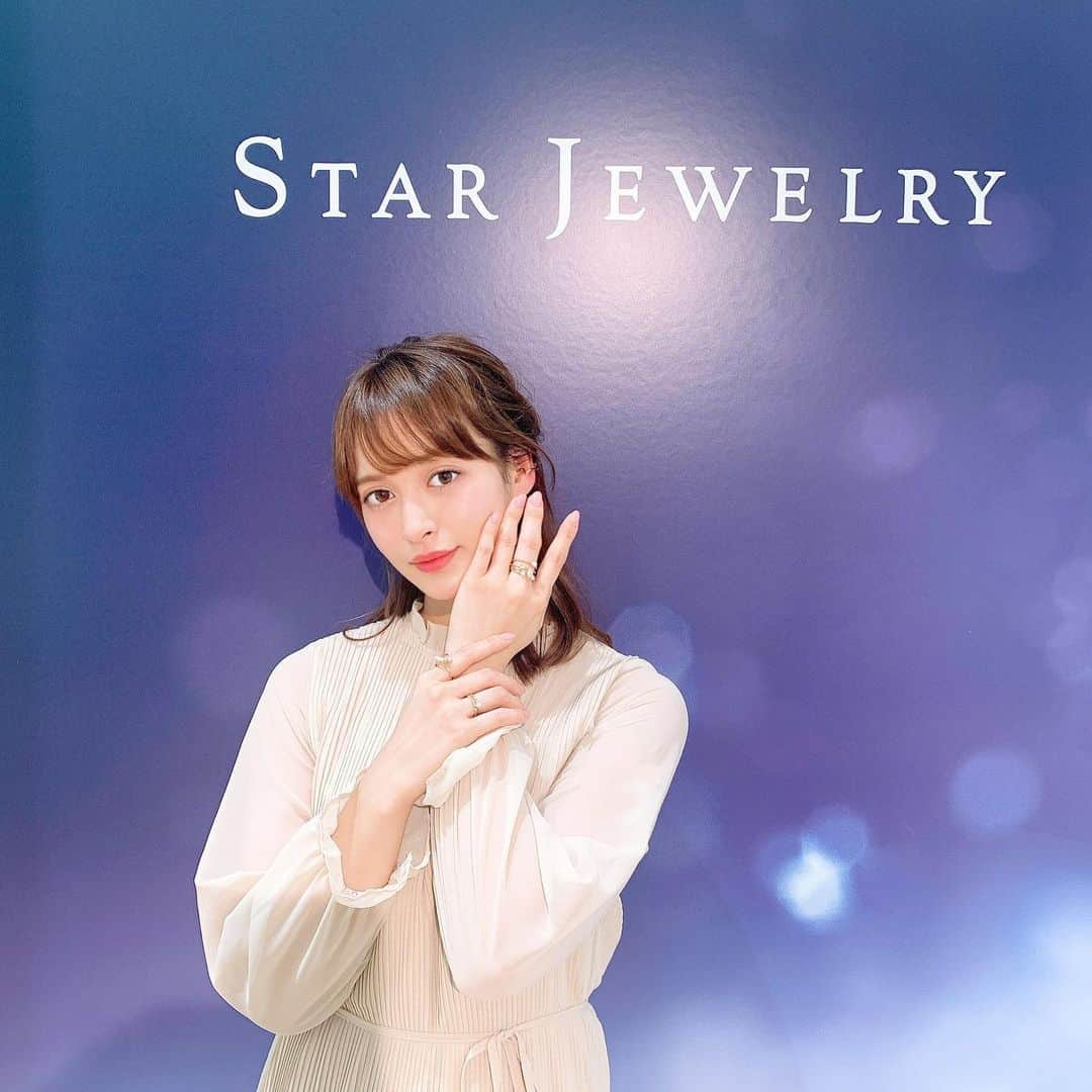 野崎萌香さんのインスタグラム写真 - (野崎萌香Instagram)「@starjewelry_press の 2019HOLIDAY 新作のお披露目会へ💫  重ね付けして可愛いリングたちや 沢山の種類のイヤーカフにイヤリングにピアス、 可愛すぎて時間を忘れて 色んなデザインのものを 様々なパターンで試してきました💝」10月29日 0時56分 - moeka_nozaki