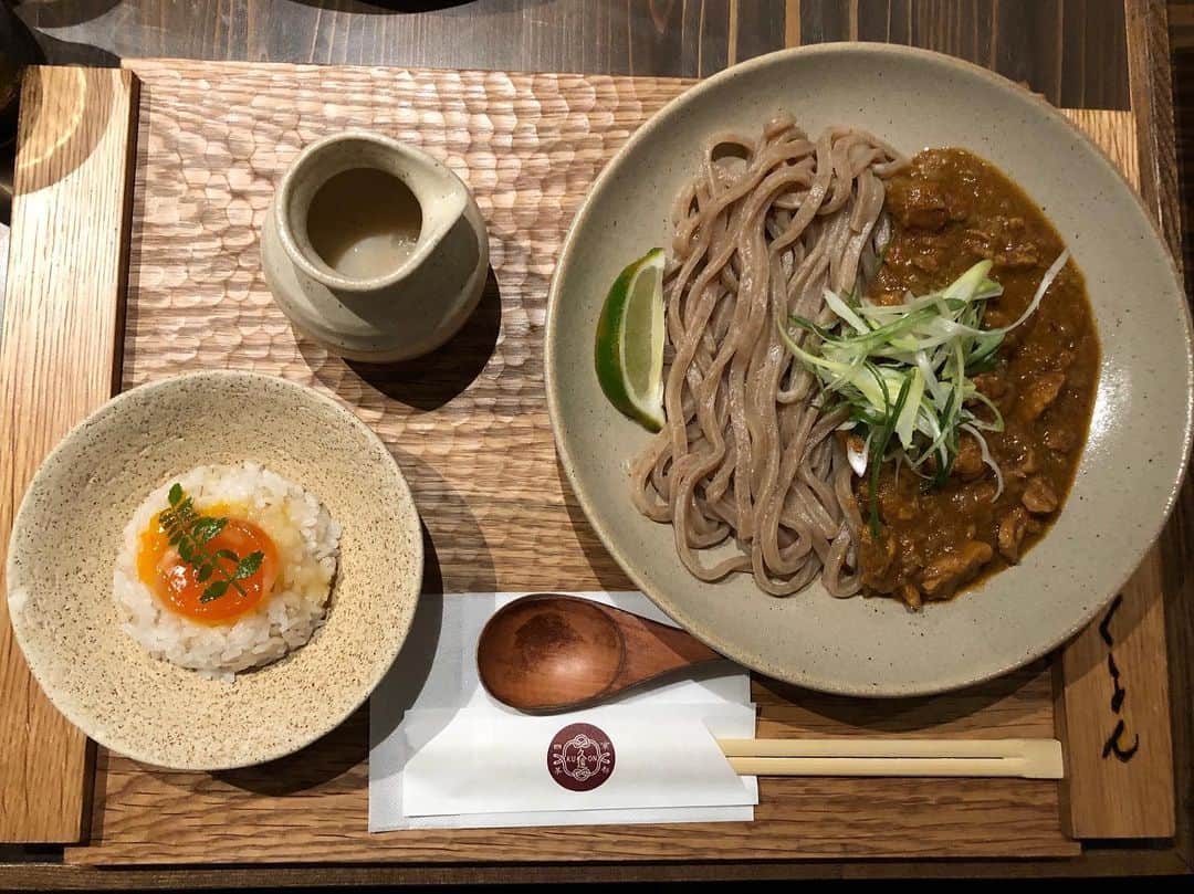 小川沙樹さんのインスタグラム写真 - (小川沙樹Instagram)「最近食べ物載せてなかったので久しぶりに🤤  京都にあるかしわキーマうどん専門店『くをん』🍛 麺も美味しいけど、何と言ってもカレーが美味しすぎる！！ 店内の雰囲気も落ち着いてて最高でした👏」10月29日 11時10分 - ogawa__saki