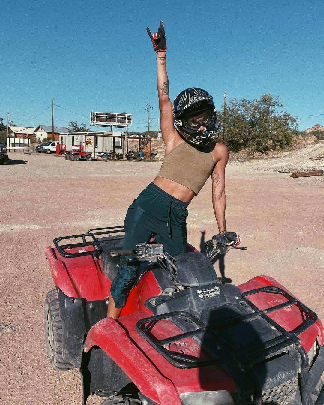 ジョディ・ウィリアムズのインスタグラム：「some desert stuff」