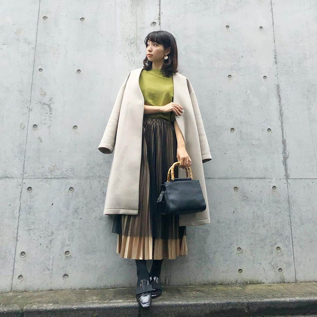 筧沙奈恵さんのインスタグラム写真 - (筧沙奈恵Instagram)「green×beige×black ・ コスメの発表会に出席した日。深みのある抹茶色のニットにプリーツスカートを合わせてキレイめに😌 ・ #outer #lepsim #レプシィム #tops #celford #セルフォード #skirt #laymee #レイミー #shoes #ZARA #ザラ #bag #editsheen #エディットシーン #pierce #AKTE #アクテ ・ #ママコーデ　#ママファッション　#きれいめコーデ　#30代コーデ　#アラサーコーデ　#いつコ」10月29日 11時47分 - sanaekakei