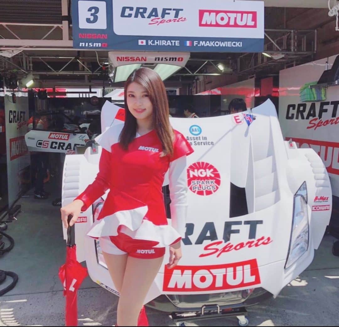 のインスタグラム：「今週末はSUPER GTの最終戦ということで、今シーズン振り返りの📷  まずは、第1戦 岡山国際サーキットの予選日♡  大好きモータースポーツ、サーキット、今シーズンもありがとう❤️ #supergt #sgt #supergt2019 #岡山国際サーキット #okayamainternationalcircuit #carrace #motorsport #circuit #gtr #racemodel #racequeen #promomodel #gridgirls」