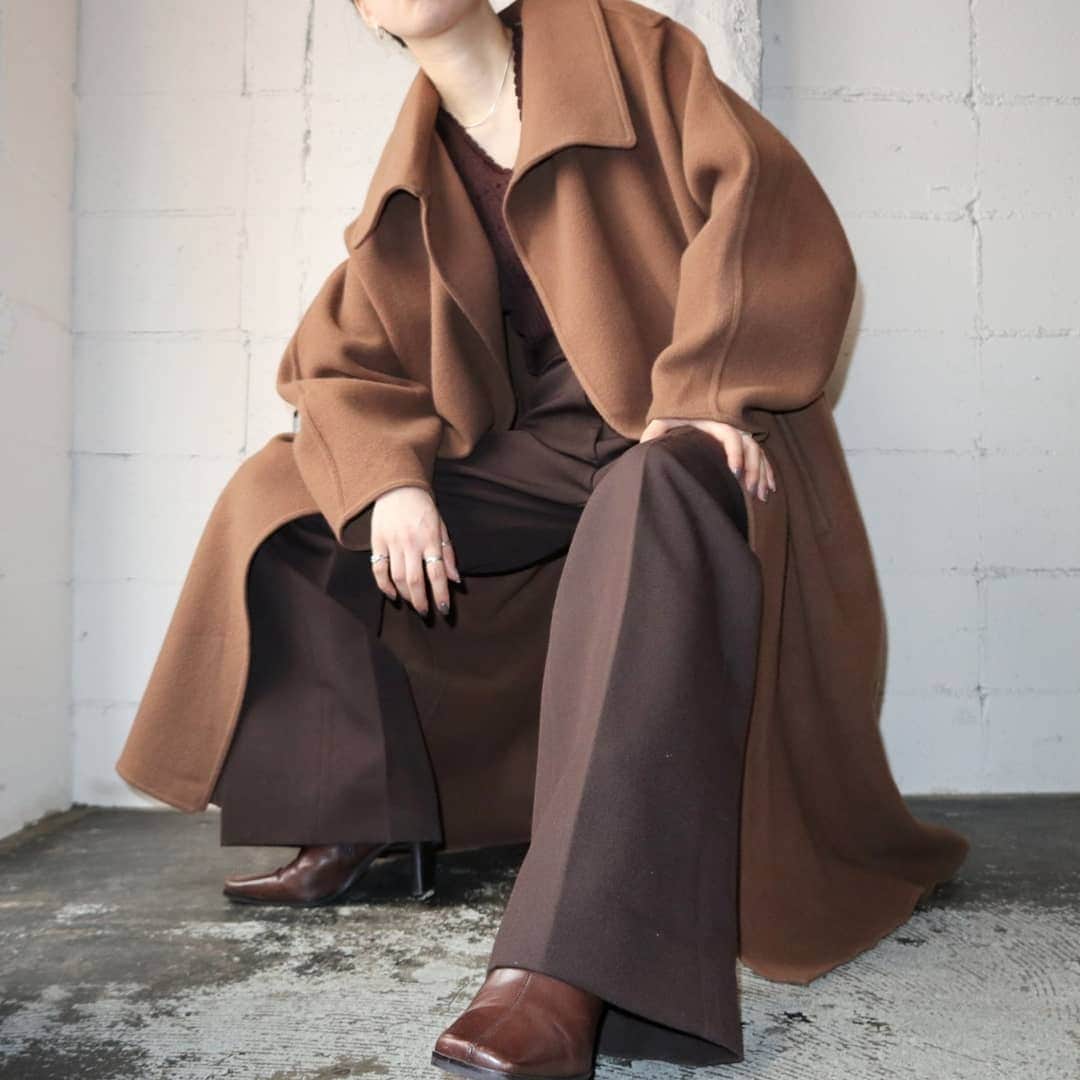 吉祥寺 古着屋 Orfeoのインスタグラム：「Wide Silhouette Wool Coat  #orfeo #kichijoji #tokyo #vintage #used #fashion #coordinate #outfit #オルフェオ #吉祥寺 #東京 #古着 #ヴィンテージ #ユーズド #ファッション #コーディネート  掲載商品のお問い合わせはメールにて承っております。コメント、DMでのお問い合わせは受け付けておりませんのでご了承ください。」