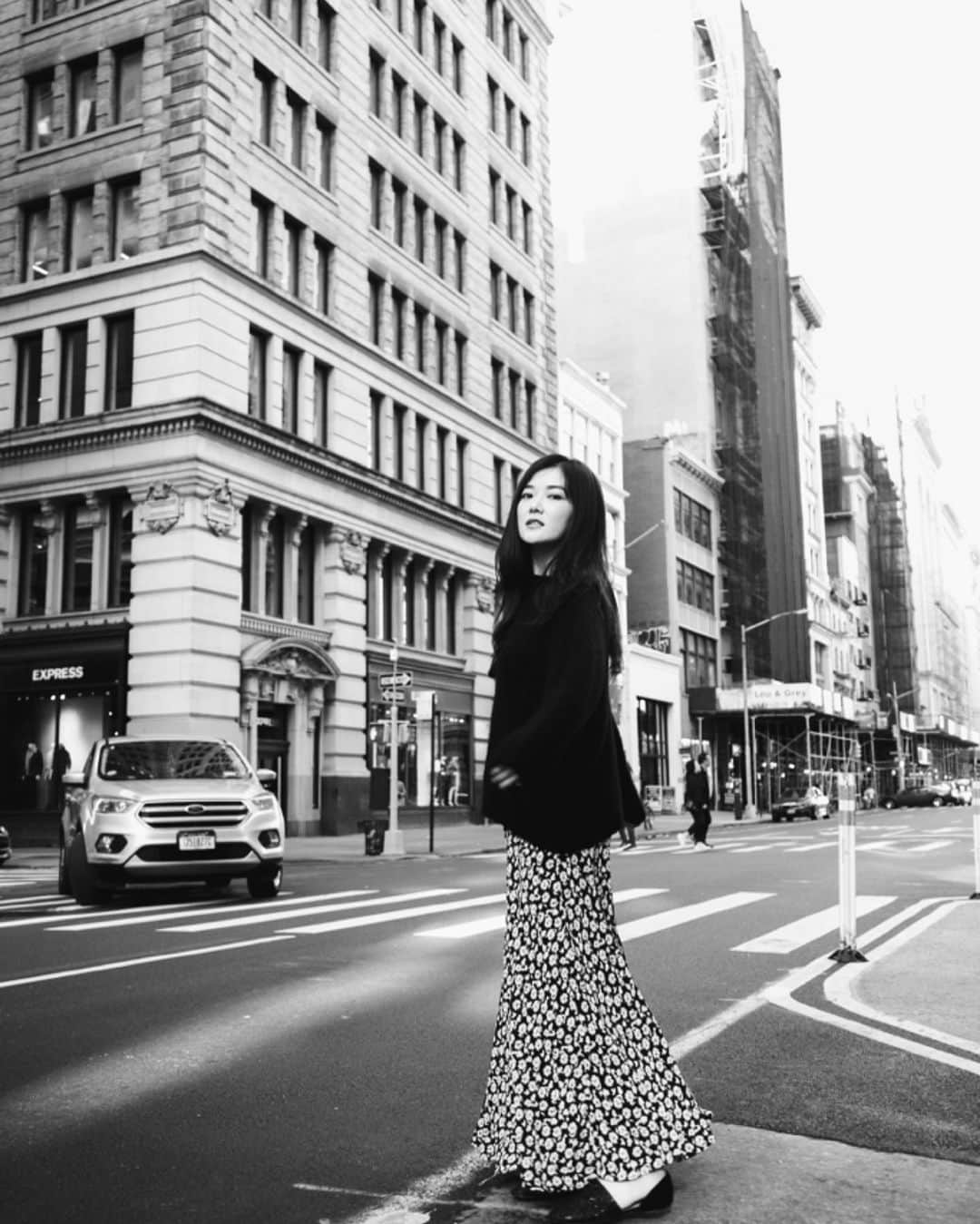 のインスタグラム：「with #sundaecruz #photography #photographer #nyc #madisonsquare #Broadway #blackandwhite」