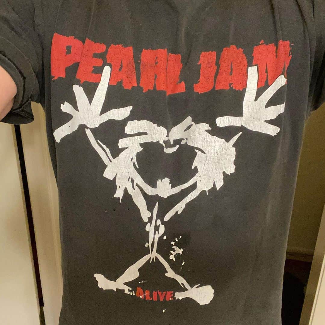 ダニー・マスターソンのインスタグラム：「My tshirt is older than ur tshirt.」