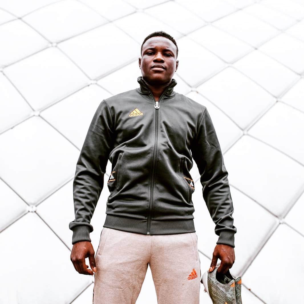 ハッサン・バンデのインスタグラム：「Nouveau paire #X19#createdwithadidas」