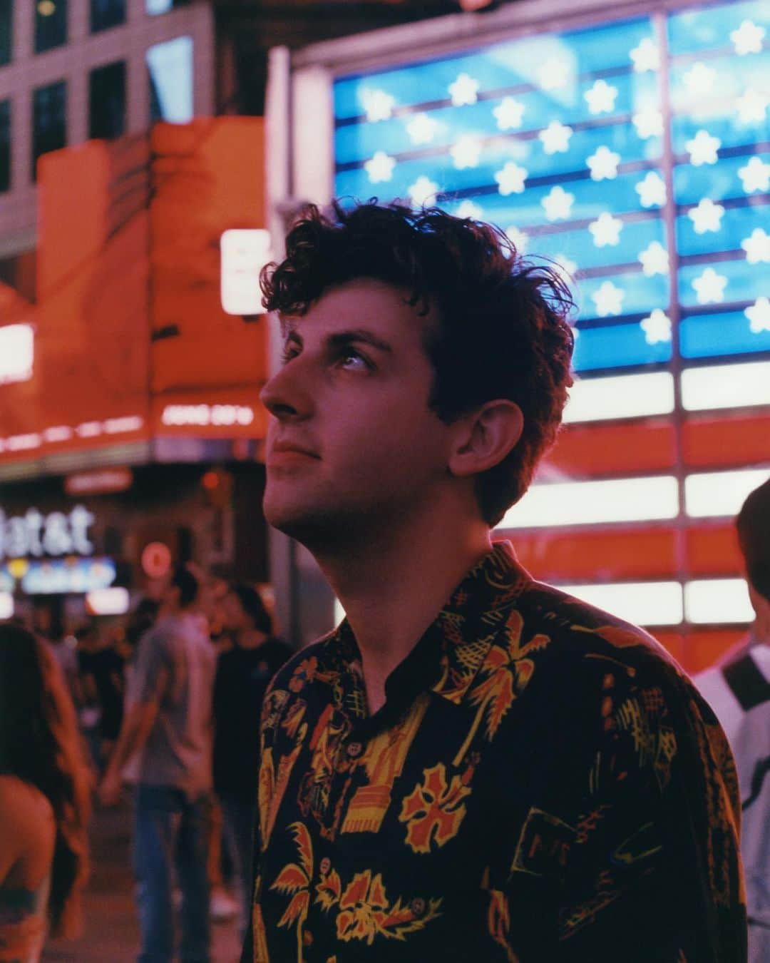 The xxのインスタグラム：「Ouch, you can scratch my record handsome. Happy Birthday Jamie, we’ve loved you since the year 2000! xx Oliver & Romy 💕🎂📸 @laurajanecoulson」