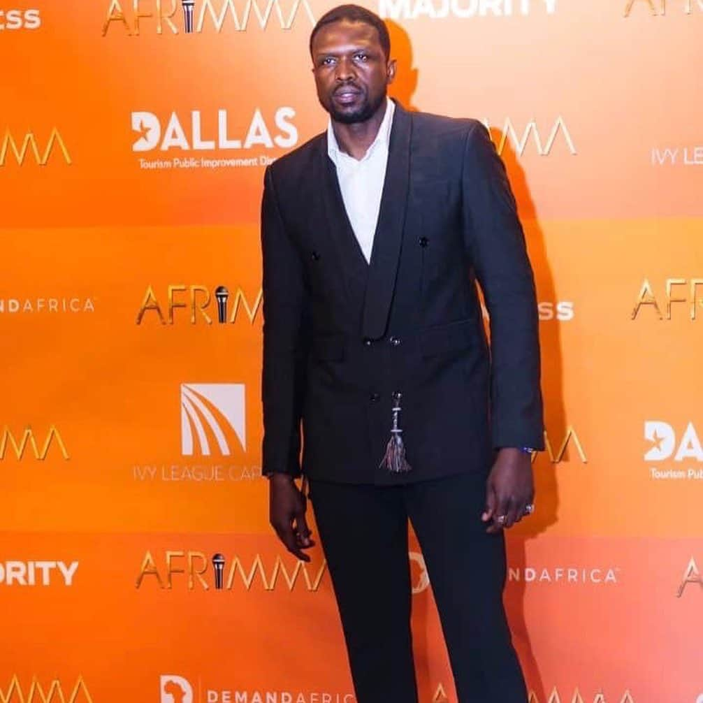 ルオル・デンさんのインスタグラム写真 - (ルオル・デンInstagram)「New movements, different mo·men·tum .👌🏿 Come onnn.  @afrimma awards 2019 🙏🏿 #AFRIMMA19」10月29日 4時56分 - luoldeng9