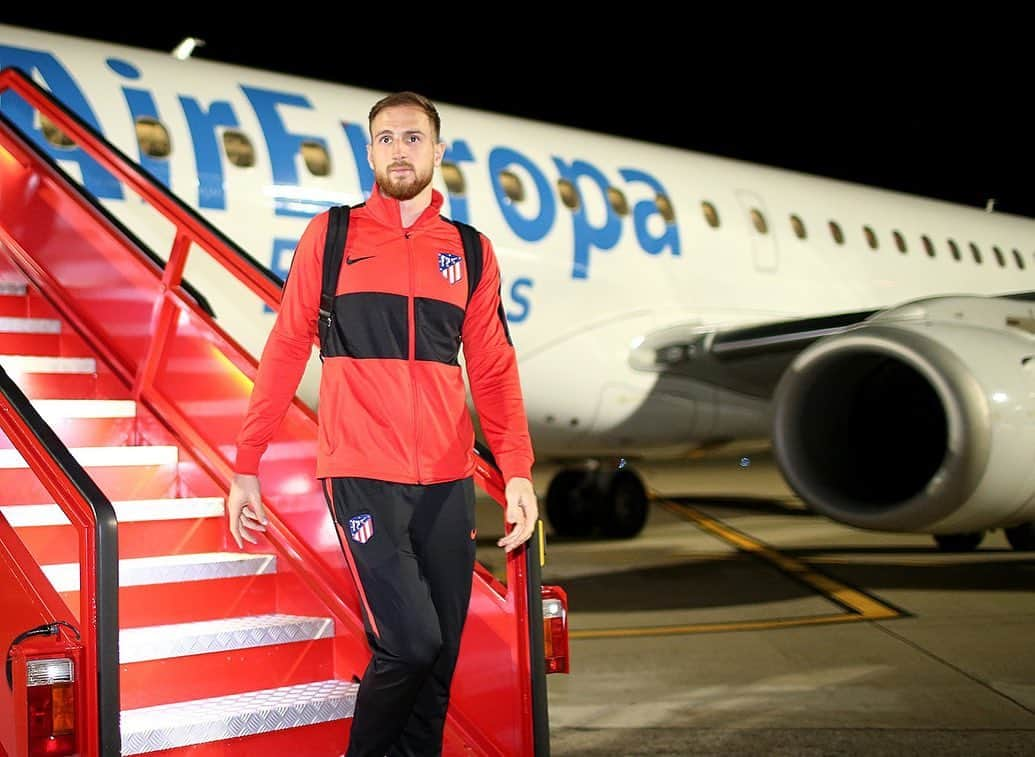 アトレティコ・マドリードさんのインスタグラム写真 - (アトレティコ・マドリードInstagram)「🛬📍 Vitoria ⚽ #AlavésAtleti 🔴⚪ #AúpaAtleti」10月29日 5時26分 - atleticodemadrid