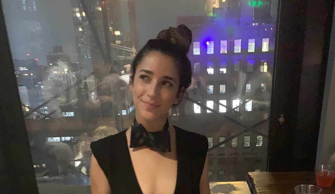 アリー・レイズマンさんのインスタグラム写真 - (アリー・レイズマンInstagram)「Stole the groom’s bow tie... 💁🏻‍♀️」10月29日 6時07分 - alyraisman