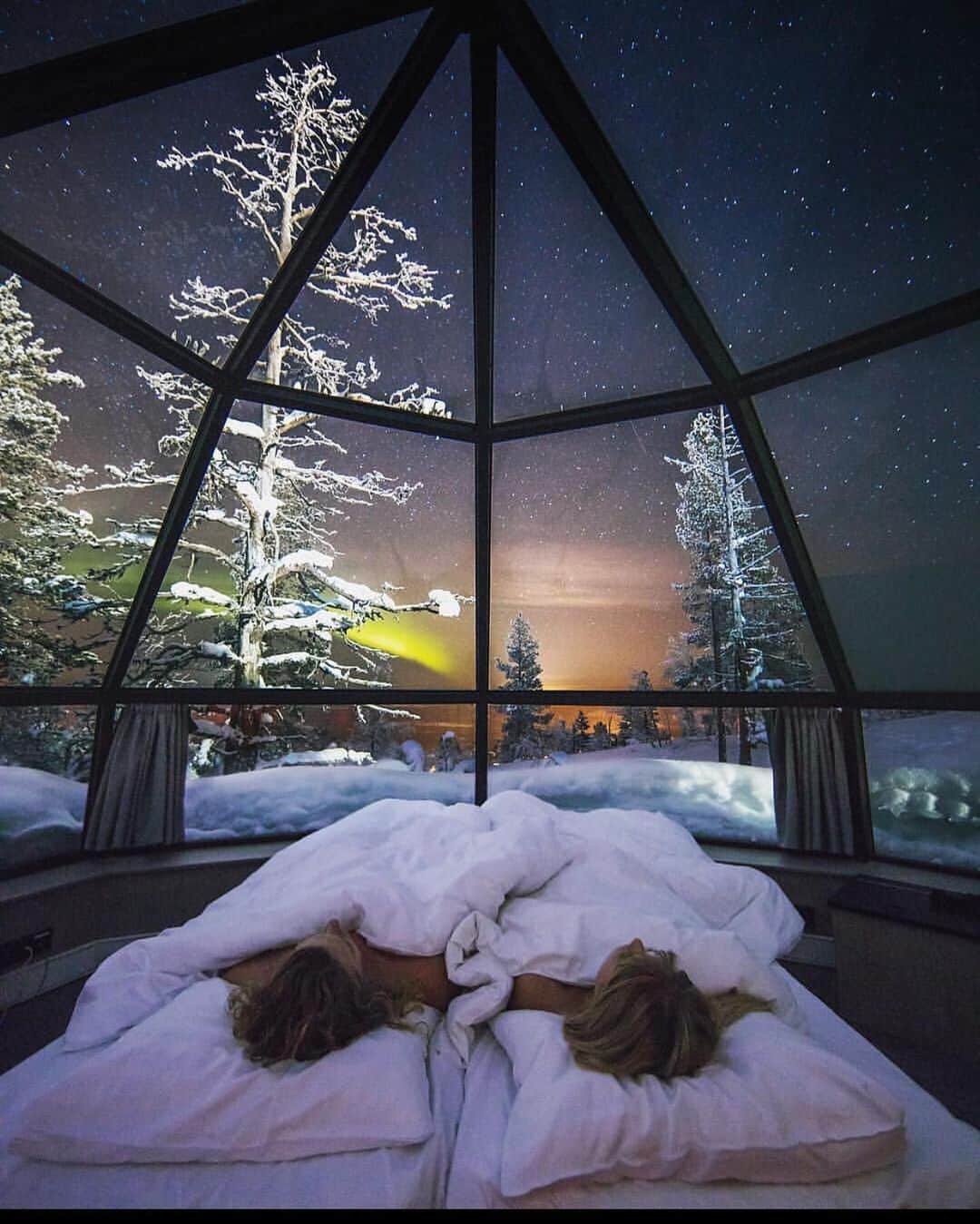 My Interiorさんのインスタグラム写真 - (My InteriorInstagram)「“If people sat outside and looked at the stars each night, I bet they would live differently.” Tag the person with whom you would like to watch the stars from this real-life snow globes @leviniglut in Lapland, Finland. Photo by @hilvees」10月29日 6時22分 - myinterior