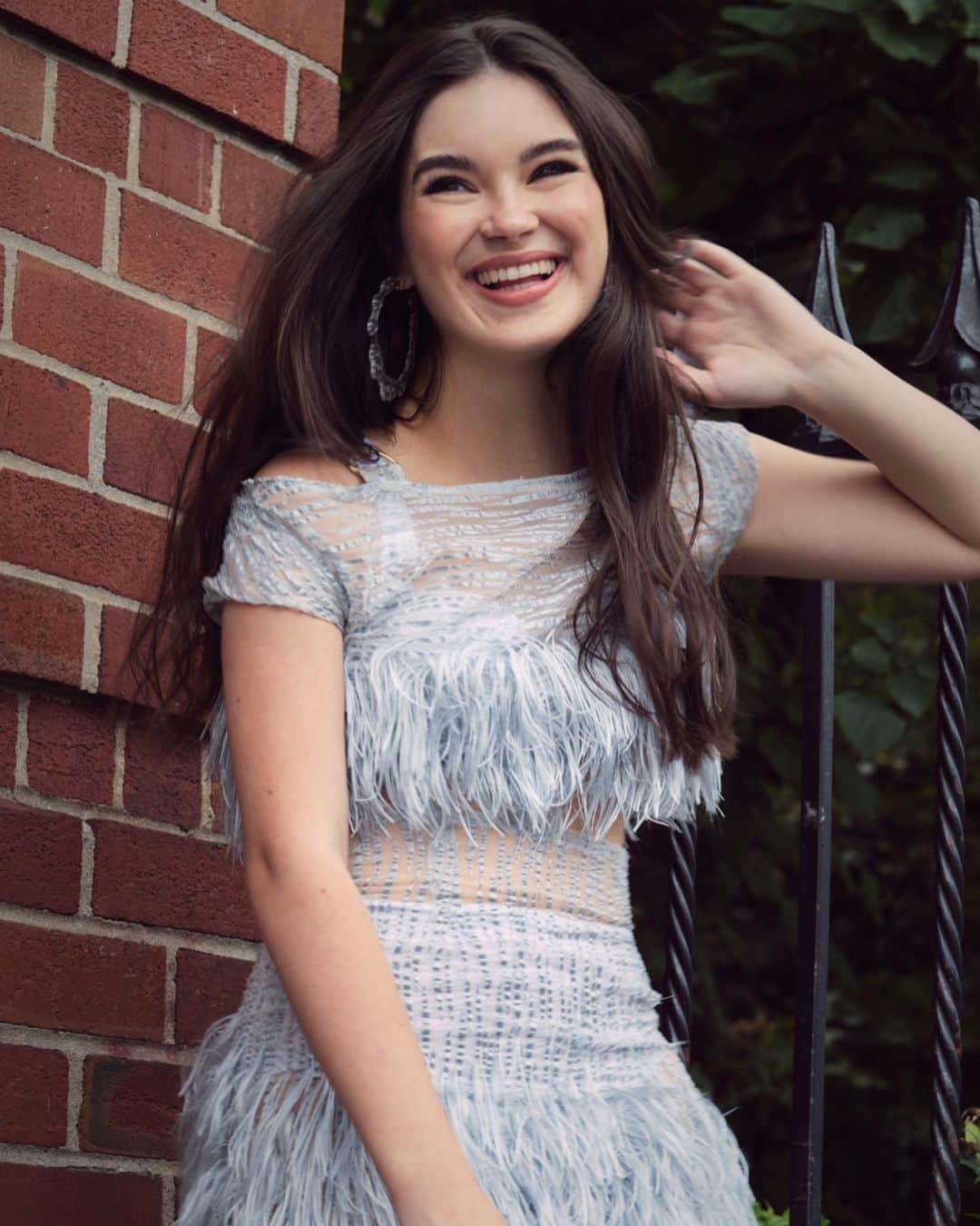 ランドリー・ベンダーのインスタグラム：「All smiles in my @moevir.paris cover/spread!!!! ☁️🤩 Big thanks to @shavonne.wong, @nataliamejia.beauty, @shea.daspin, @slash.agency for such a beautiful day 🧡」