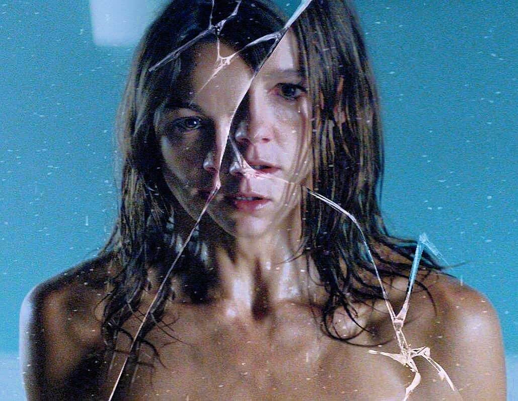 シャーニ・ヴィンソンのインスタグラム：「Change, when it comes, cracks everything open ⚡️ ⚡️ ⚡️ ⚡️ ⚡️ ⚡️ ⚡️ #NewMoon #Scorpio #death #transformation #rebirth #renewal #change #letgo #riseup #Halloween #PatrickEvilAwakens #ScorpioRising ♏️🌙」