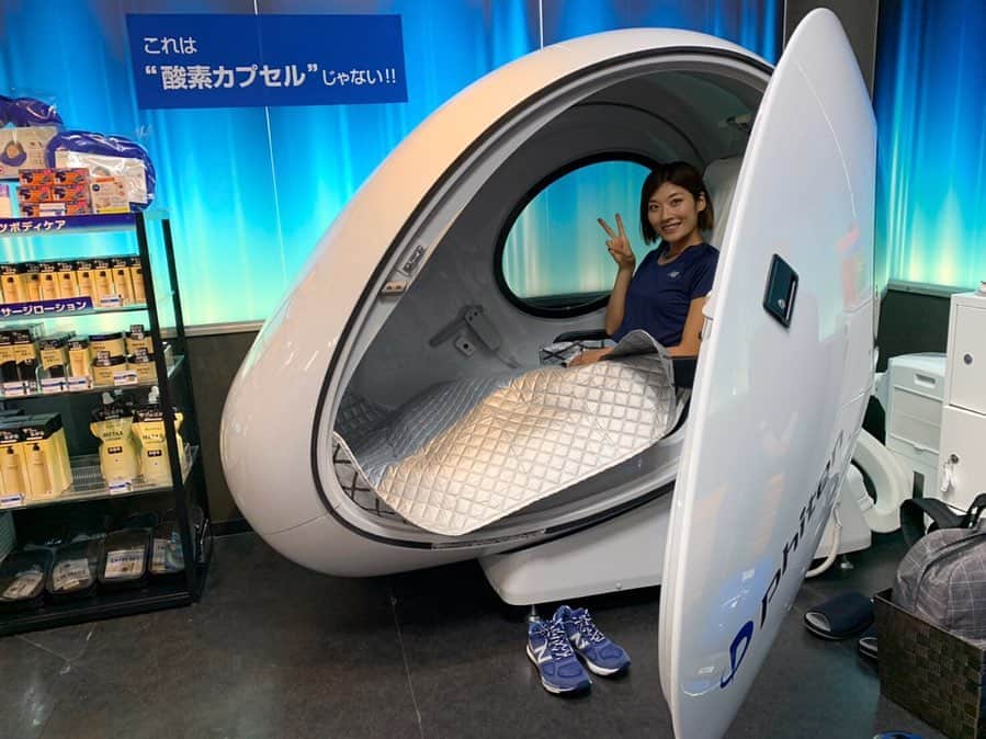 西谷綾子のインスタグラム：「✴︎ ここ最近、納得いく走りが出来なくモヤモヤ‥💭 不安な気持ちと葛藤👊🔥 ・ どうやったら調子が上がるのか、  いつも以上に自分の身体と対話して 色々考え試してみた。 ・ 10/27(日)30km設定通り出来て ホッと&立て直せた😭✨ふぅ〜。 今回をキッカケに新たな発見や再確認出来て 良い学びの機会でした☺️💪 ・ 目標に向かう過程に成長があり。 心も鍛えられます〜😂 ・ ちなみに30km走前には ファイテンアクアチタン浴カプセル✨☺️ メタックスと磁気パワーでリラックス💞 ・ 📸⑥【ファイテンなんで倶楽部】のやすさん♪ 土曜日のイベントに参加してくださいました🤗 ・ YouTubeチャンネル開設🎉 https://m.youtube.com/channel/UC38GMo1AtzTIRhEhyZvItHQ ・ 面白いですよ😆 改めてファイテンの凄さがわかります❣️ 是非、ご覧ください🙌 ・ #ファイテン #アクアチタン浴カプセル #リラックス #健康 #美 #いろんな経験が私の心を豊かに #日々成長 #立て直せる力 #切り替え  #仲間の励ましの言葉に感謝  #優しさに触れて #私も人に優しく」