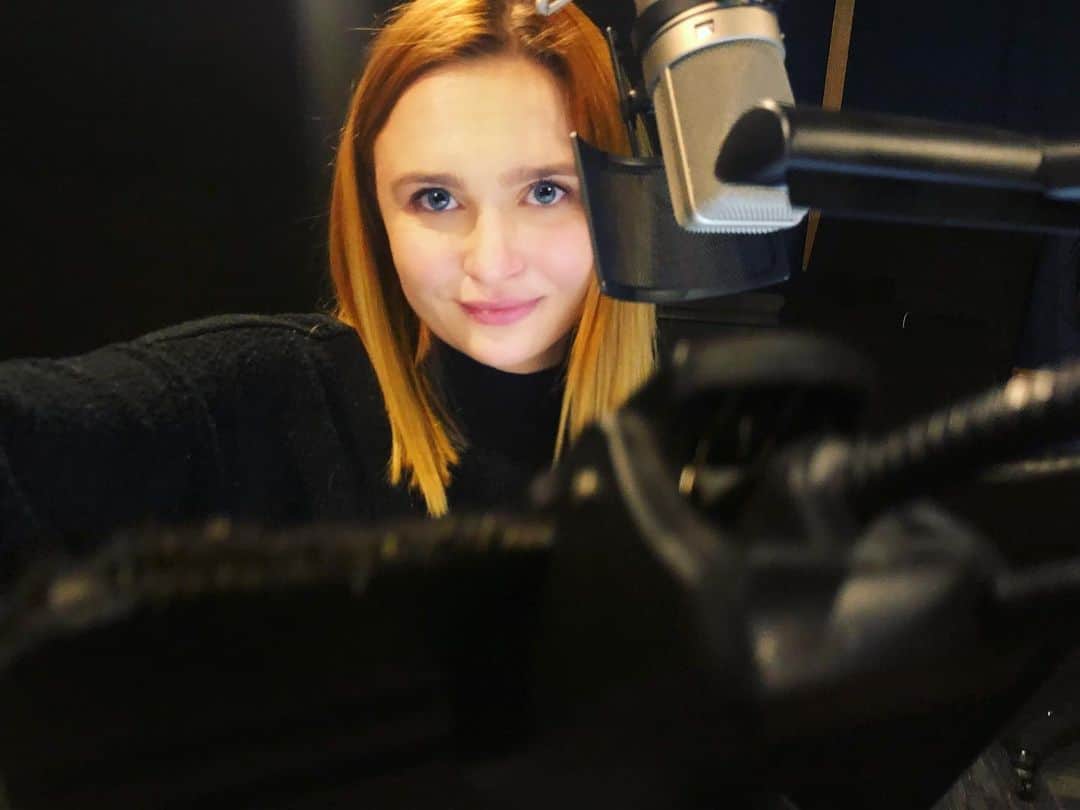 キーリー・マーシャルのインスタグラム：「Love a day working in the voiceover booth !!」