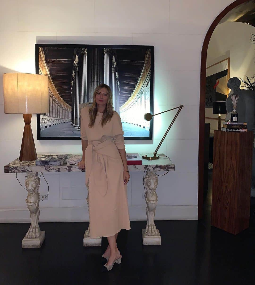 マリア・シャラポワのインスタグラム：「The beautiful interiors and staircases of @jkplaceroma, our home last weekend.」
