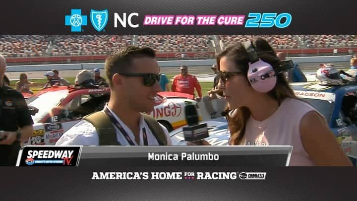 のインスタグラム：「Pretty funny and random interview while we were at the NASCAR Xfinity Series race a few weeks ago! I think she was trying to get to @noahgragson And eventually she did 😂 Had so much fun!! #SuaveForMen #SuaveMenPsrtner」